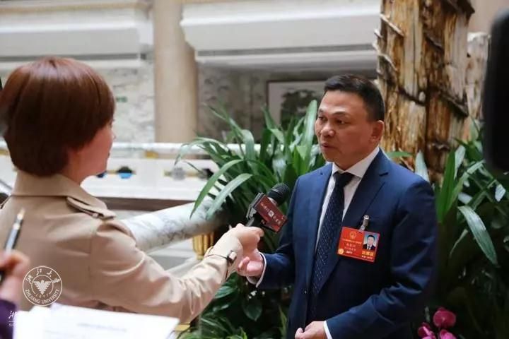 全国人大代表、奥克斯集团董事长、开云官方端网站登录入口校友郑坚江02.jpg